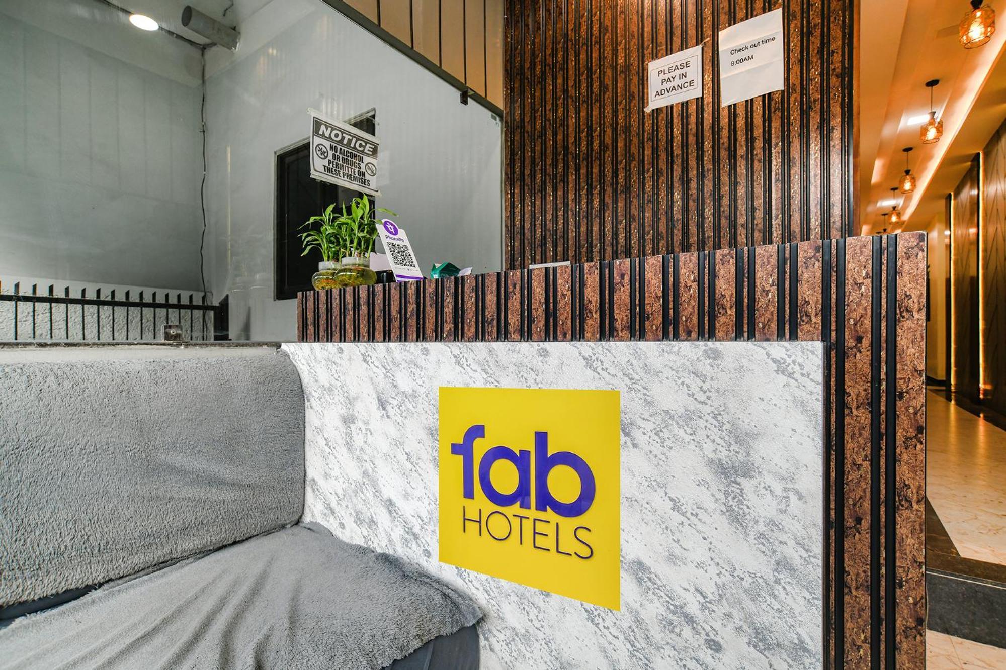 乌贾因 Fabexpress Orbit酒店 外观 照片